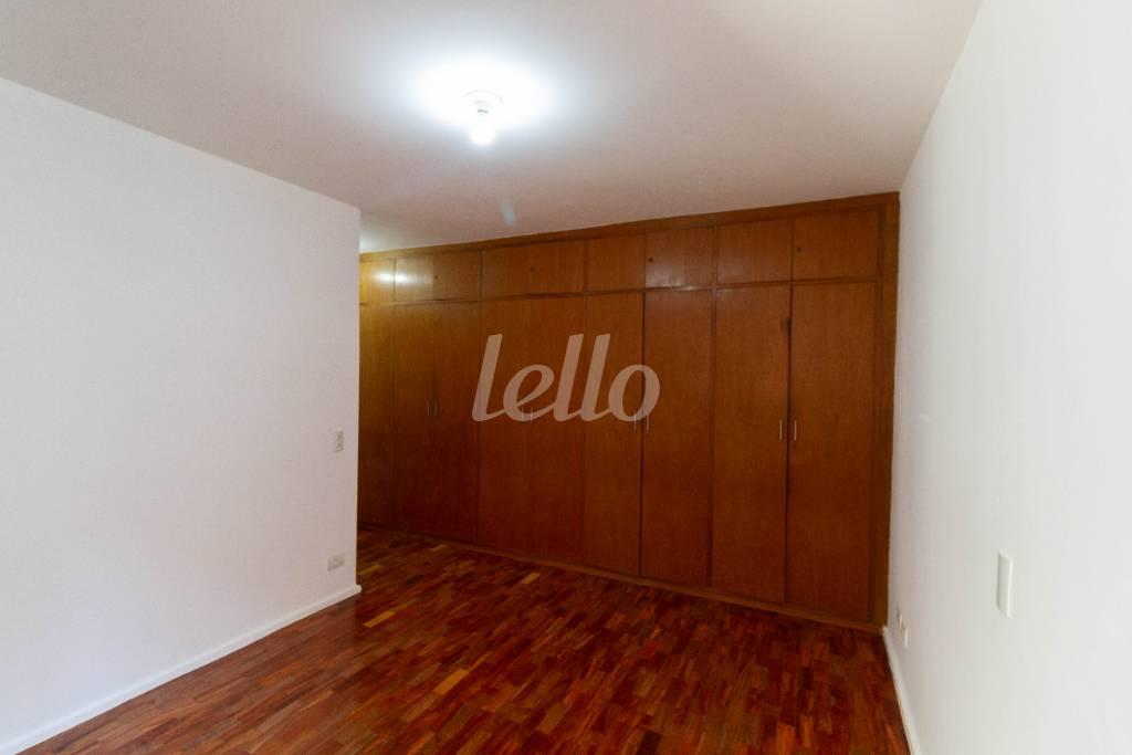 DORMITÓRIO 2 SUÍTE de Apartamento para alugar, Padrão com 173 m², 3 quartos e 2 vagas em Itaim Bibi - São Paulo