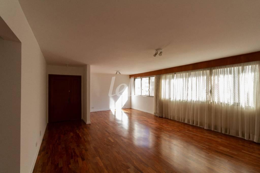SALA de Apartamento para alugar, Padrão com 173 m², 3 quartos e 2 vagas em Itaim Bibi - São Paulo