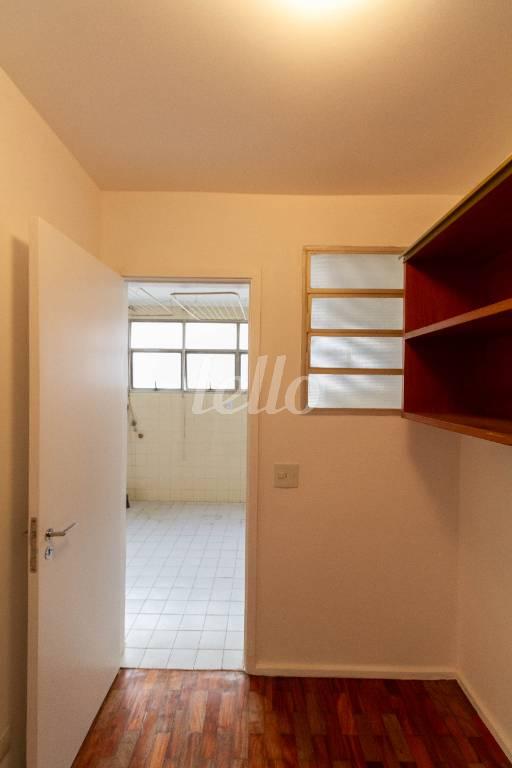 DORMITÓRIO DE SERVIÇO de Apartamento para alugar, Padrão com 173 m², 3 quartos e 2 vagas em Itaim Bibi - São Paulo