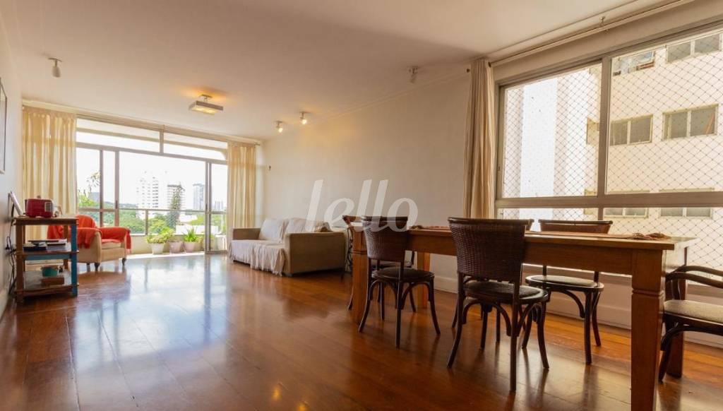 LIVING de Apartamento à venda, Padrão com 183 m², 4 quartos e 2 vagas em Cidade Monções - São Paulo