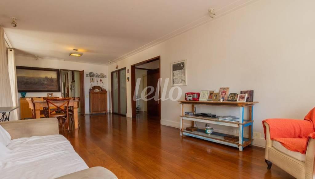 LIVING de Apartamento à venda, Padrão com 183 m², 4 quartos e 2 vagas em Cidade Monções - São Paulo