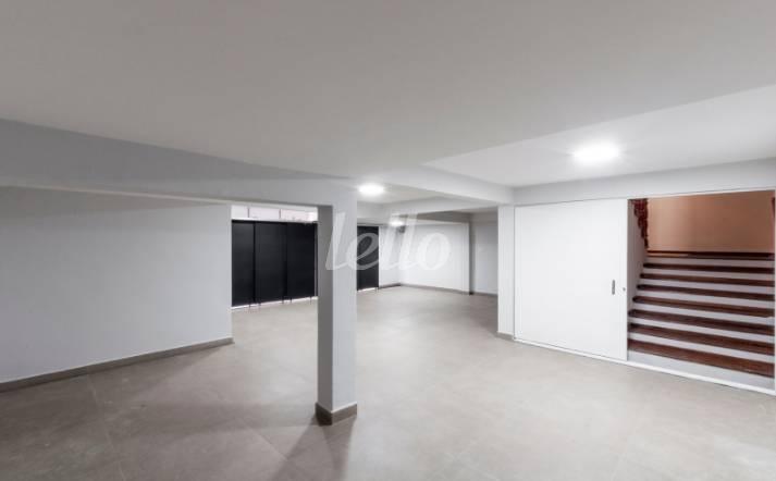 ESTACIONAMENTO SUBSOLO 4 VAGAS de Casa para alugar, sobrado com 650 m², 4 quartos e 4 vagas em Jardim Franca - São Paulo