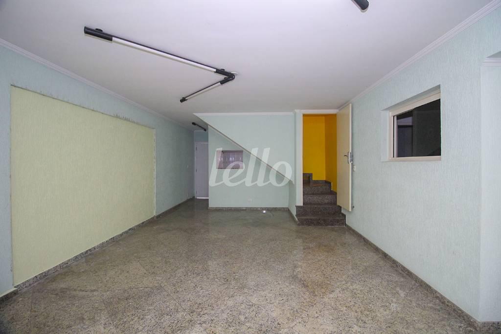 GARAGEM de Casa à venda, sobrado com 252 m², 3 quartos e 5 vagas em Vila Mazzei - São Paulo