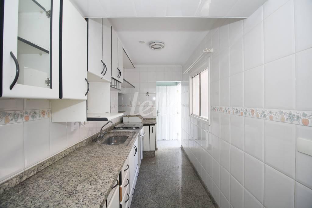 COZINHA de Casa à venda, sobrado com 252 m², 3 quartos e 5 vagas em Vila Mazzei - São Paulo
