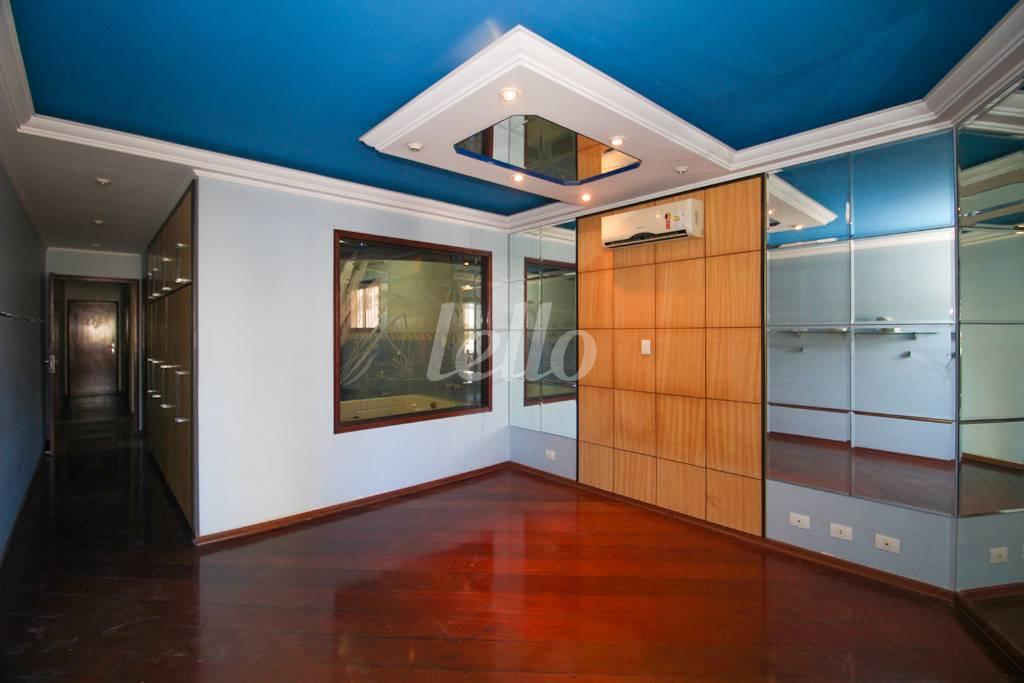SUÍTE 1 de Casa à venda, sobrado com 252 m², 3 quartos e 5 vagas em Vila Mazzei - São Paulo