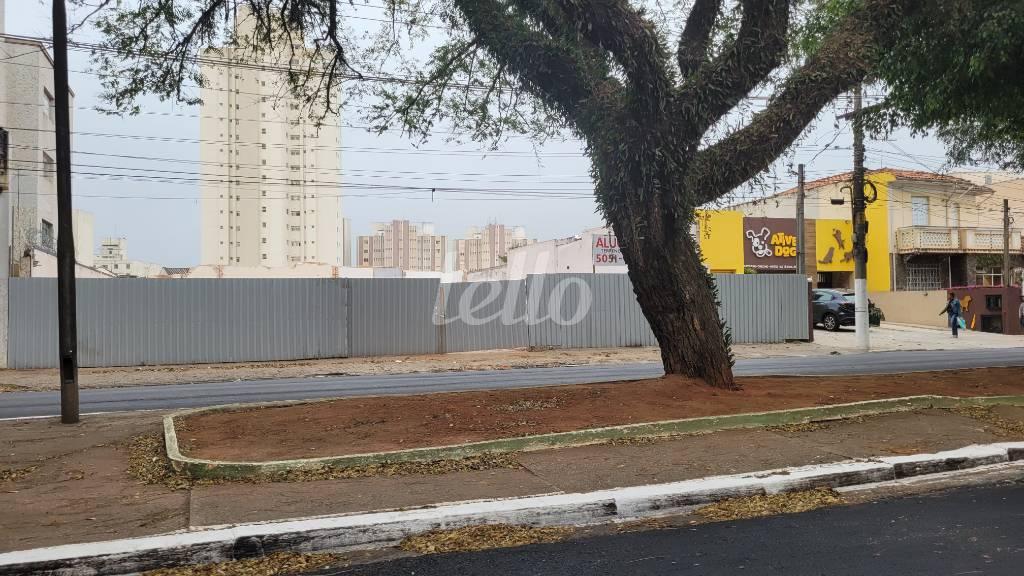 FACHADA de Área / Terreno para alugar, Padrão com 1050 m², e em Mooca - São Paulo