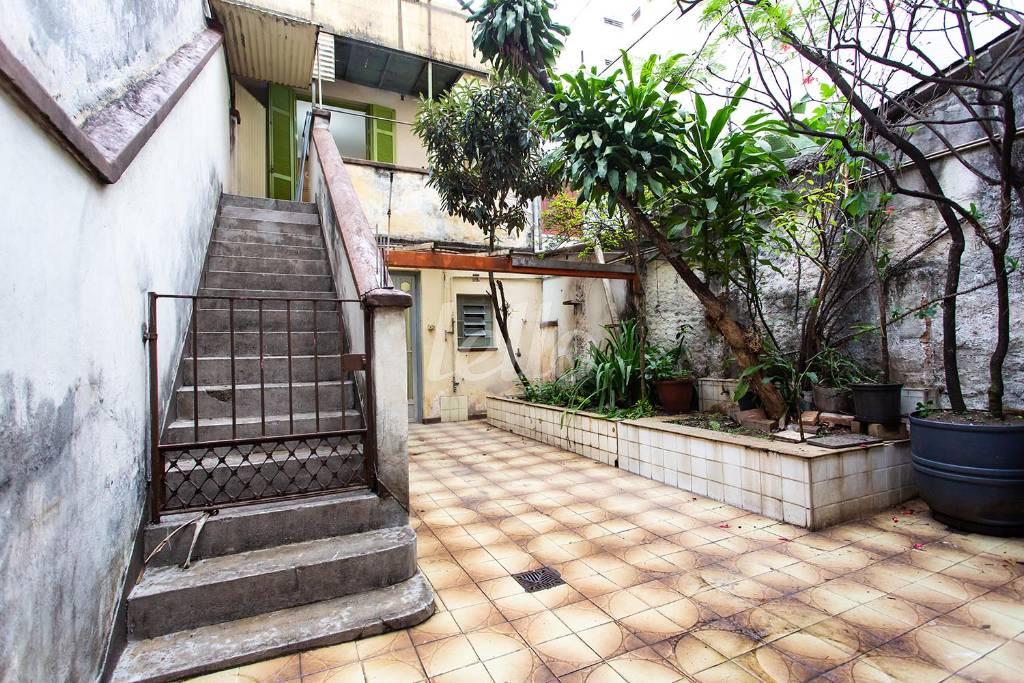 QUINTAL de Casa à venda, sobrado com 200 m², 5 quartos e 4 vagas em Vila Buarque - São Paulo