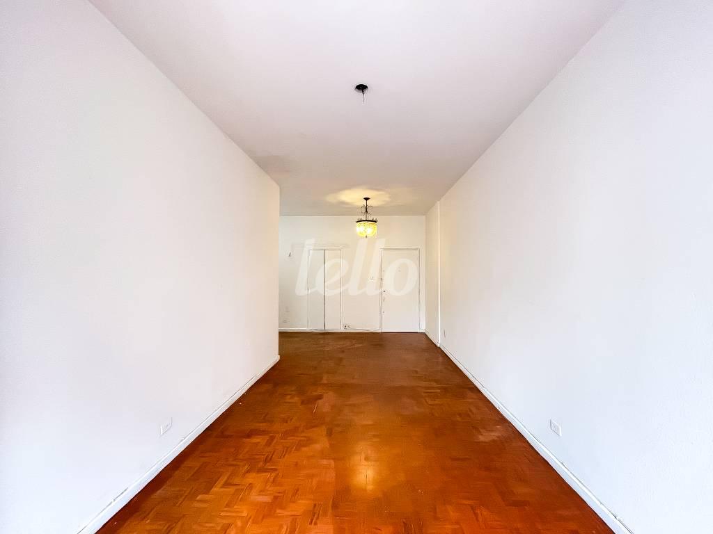 SALA de Apartamento à venda, Padrão com 105 m², 2 quartos e 1 vaga em Cerqueira César - São Paulo