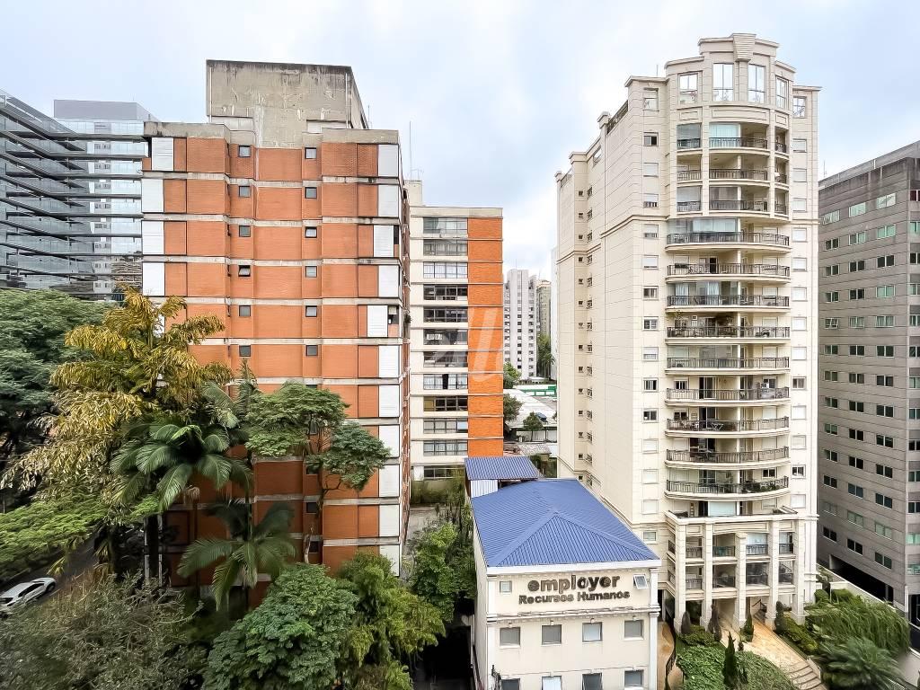 SALA de Apartamento à venda, Padrão com 105 m², 2 quartos e 1 vaga em Cerqueira César - São Paulo