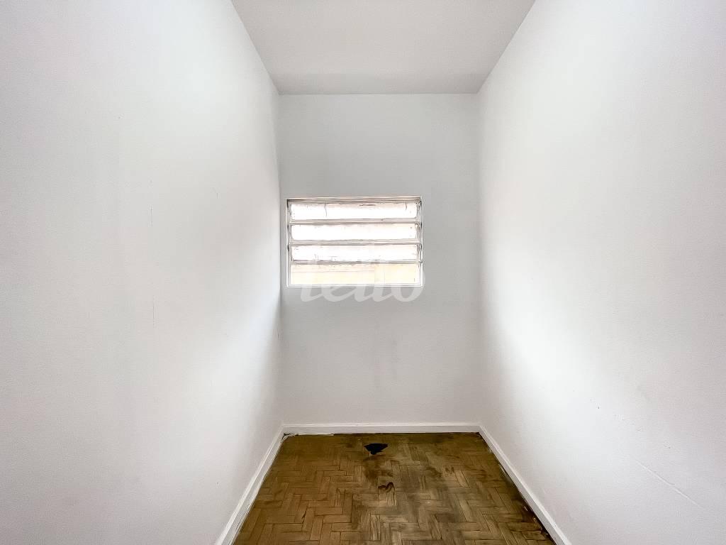 QUARTO SERVIÇO de Apartamento à venda, Padrão com 105 m², 2 quartos e 1 vaga em Cerqueira César - São Paulo