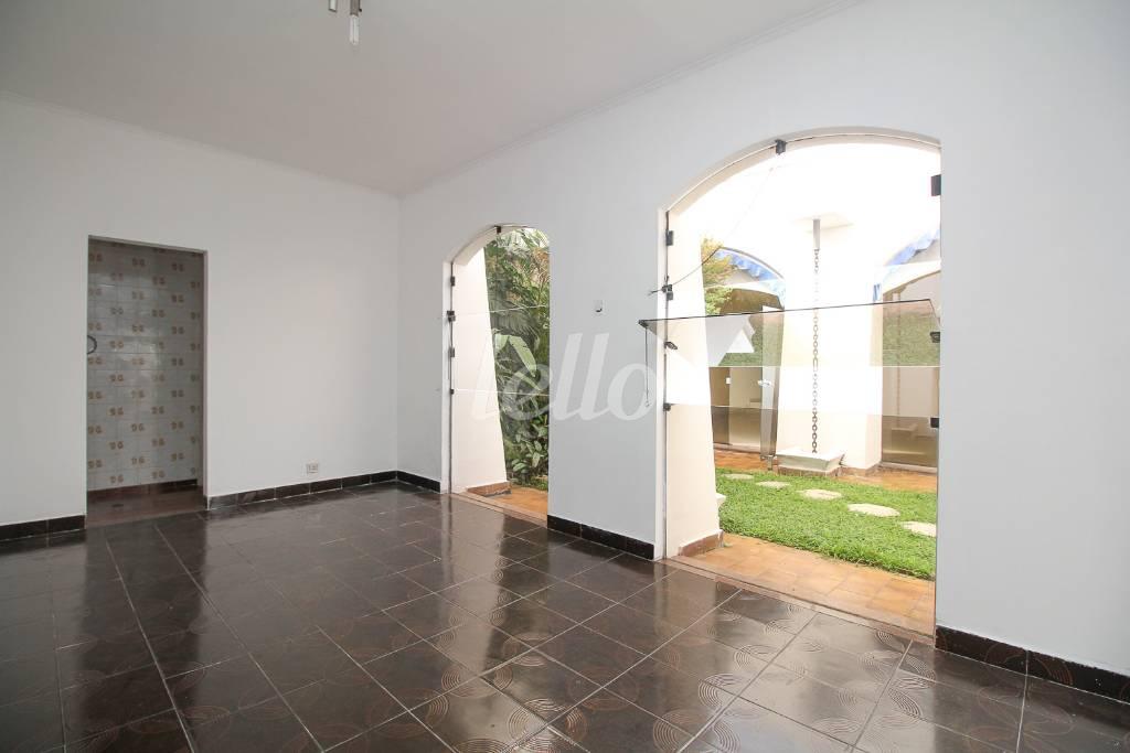 SALÃO FUNDOS de Casa à venda, térrea com 275 m², 4 quartos e 2 vagas em Parque da Vila Prudente - São Paulo