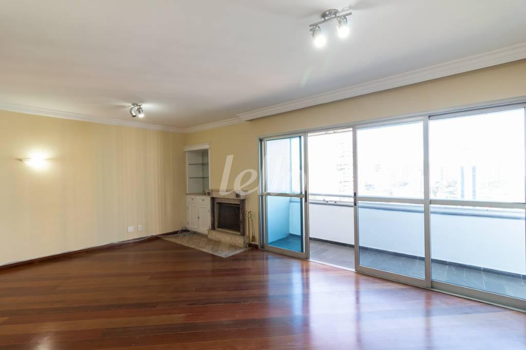 SALA de Apartamento para alugar, Padrão com 180 m², 4 quartos e 4 vagas em Vila Uberabinha - São Paulo