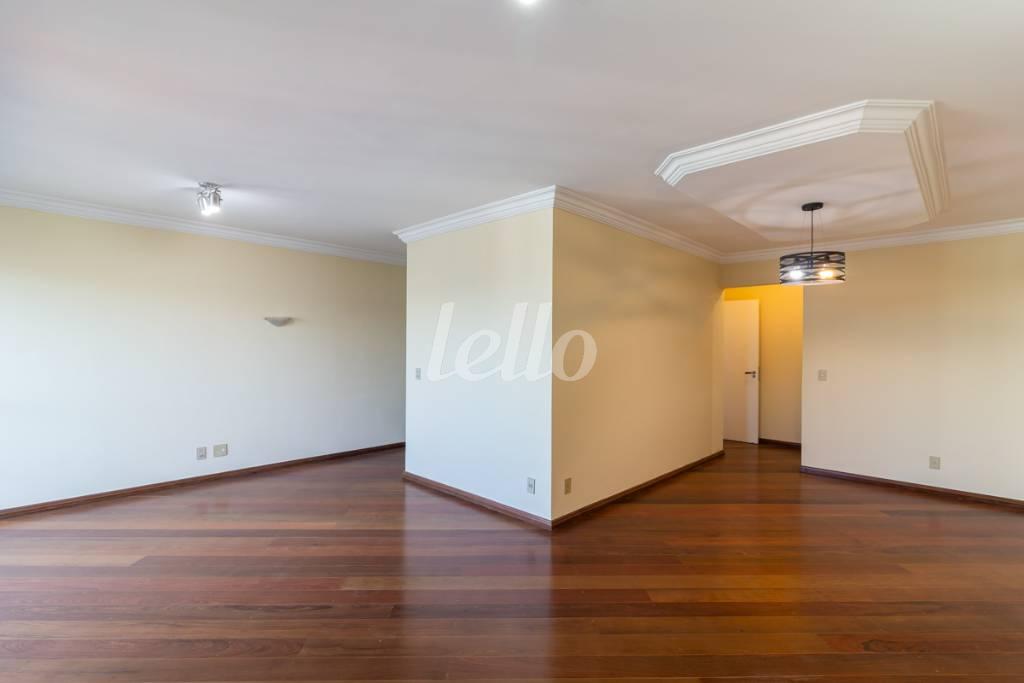 SALA de Apartamento para alugar, Padrão com 180 m², 4 quartos e 4 vagas em Vila Uberabinha - São Paulo
