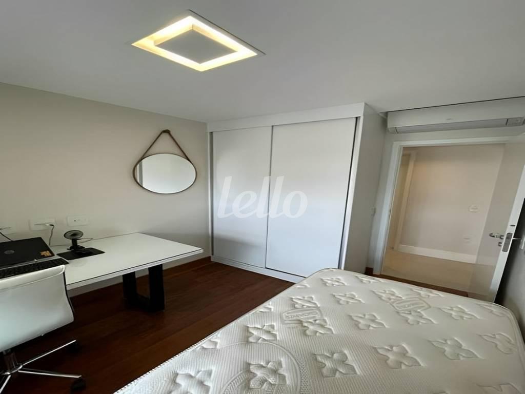 DORMITORIO de Apartamento à venda, Padrão com 71 m², 2 quartos e 1 vaga em Indianópolis - São Paulo
