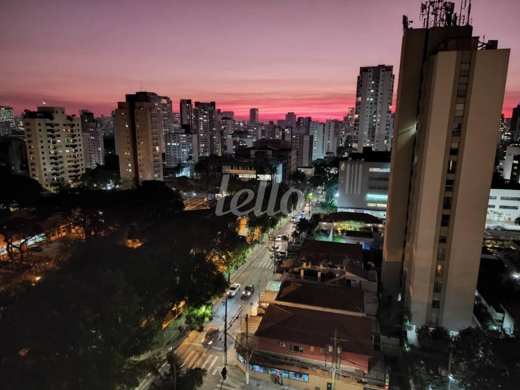 VISTA de Apartamento à venda, Padrão com 105 m², 2 quartos e 2 vagas em Vila Olímpia - São Paulo