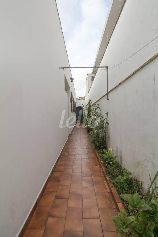 CORREDOR LATERAL de Casa à venda, térrea com 275 m², 4 quartos e 2 vagas em Parque da Vila Prudente - São Paulo