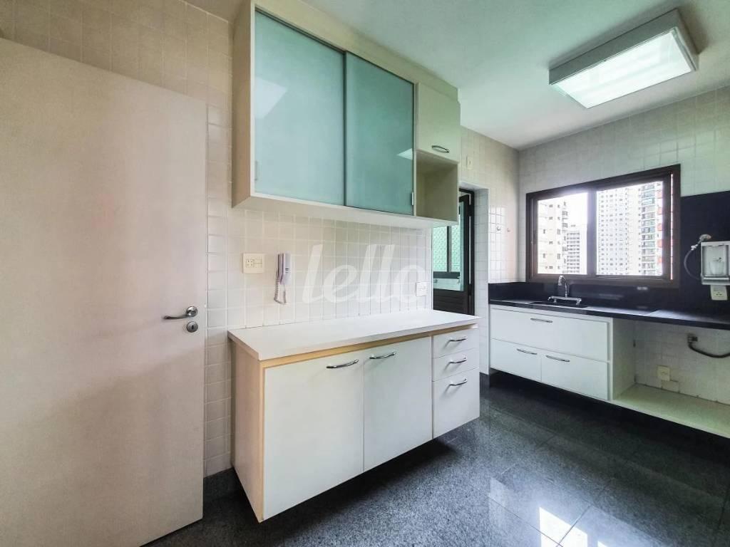 COZINHA de Apartamento à venda, Padrão com 110 m², 2 quartos e 2 vagas em Jardim Vila Mariana - São Paulo