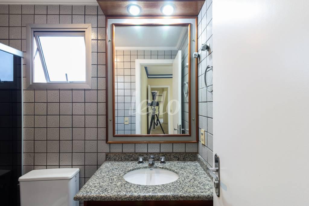 BANHEIRO SUITE 4 de Apartamento para alugar, Padrão com 180 m², 4 quartos e 4 vagas em Vila Uberabinha - São Paulo