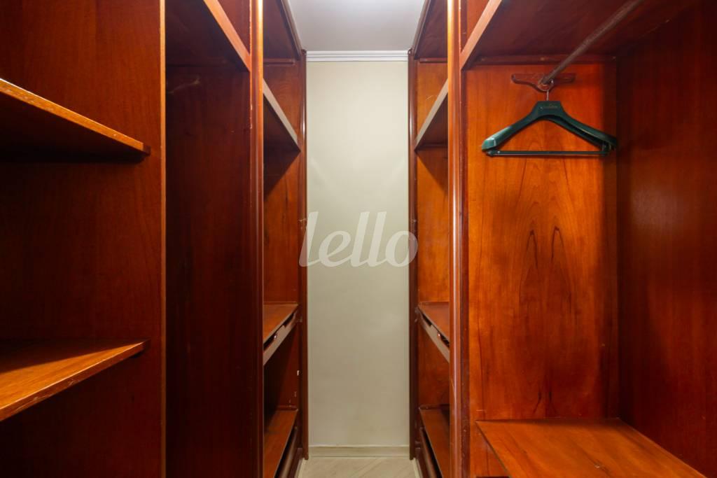 CLOSET de Apartamento para alugar, Padrão com 180 m², 4 quartos e 4 vagas em Vila Uberabinha - São Paulo