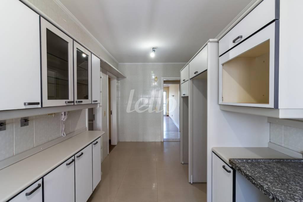 COZINHA de Apartamento para alugar, Padrão com 180 m², 4 quartos e 4 vagas em Vila Uberabinha - São Paulo