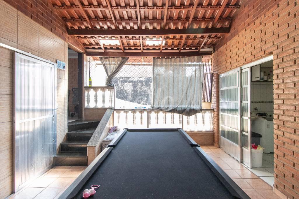 ÁREA COM CHURRASQUEIRA de Casa à venda, assobradada com 81 m², 4 quartos e 3 vagas em Vila Matilde - São Paulo