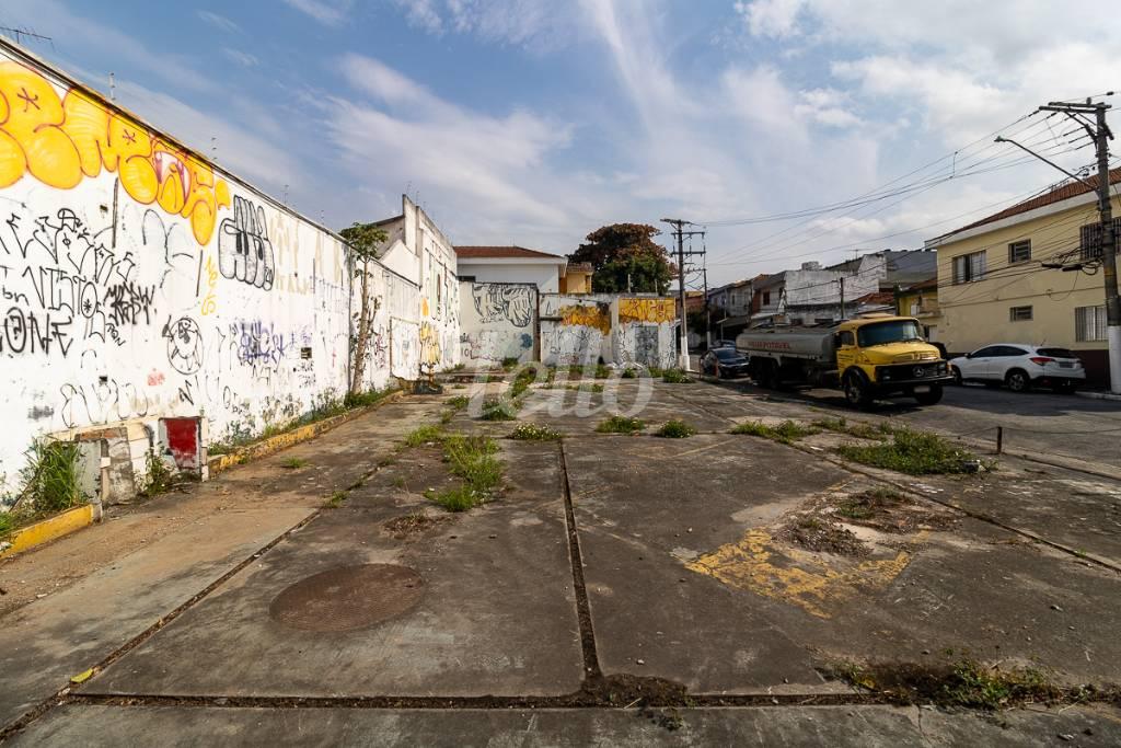 TERRENO de Área / Terreno à venda, Padrão com 429 m², e em Quarta Parada - São Paulo