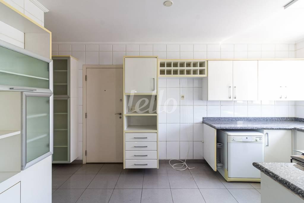 COZINHA de Apartamento para alugar, Padrão com 155 m², 3 quartos e 3 vagas em Campo Belo - São Paulo