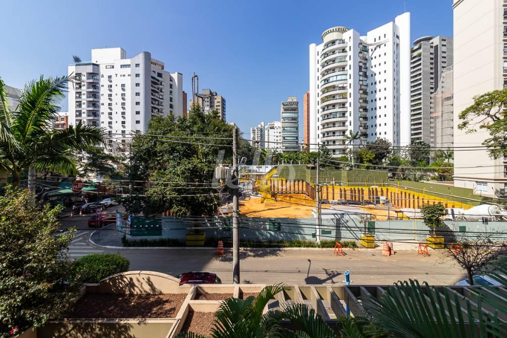 VISTA de Apartamento para alugar, Padrão com 68 m², 3 quartos e 1 vaga em Vila Nova Conceição - São Paulo