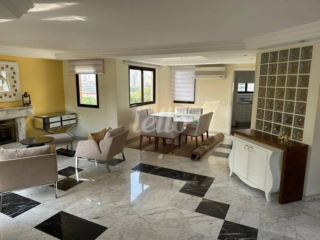LIVING de Apartamento à venda, Padrão com 170 m², 3 quartos e 3 vagas em Jardim Vila Mariana - São Paulo