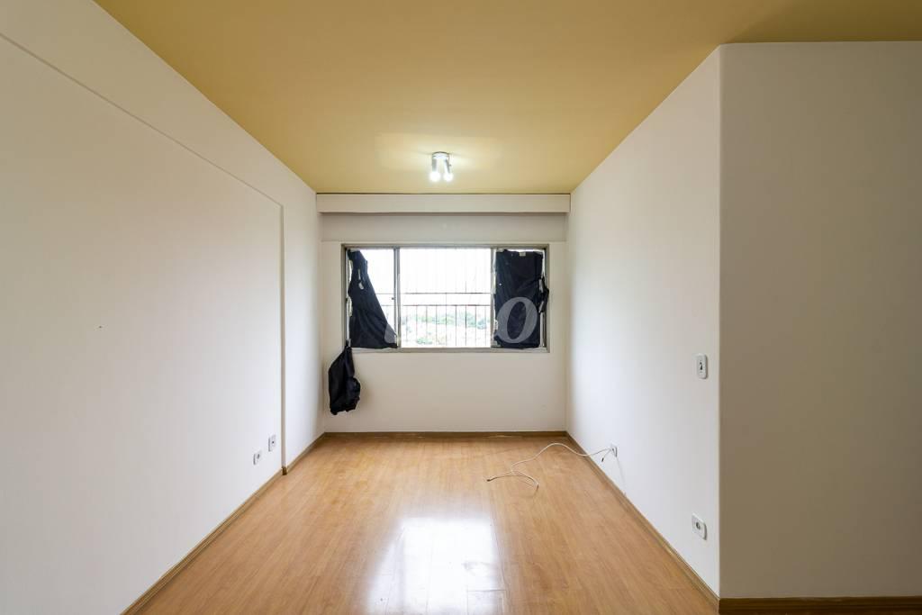 SALA de Apartamento para alugar, Padrão com 80 m², 2 quartos e 1 vaga em Campo Belo - São Paulo