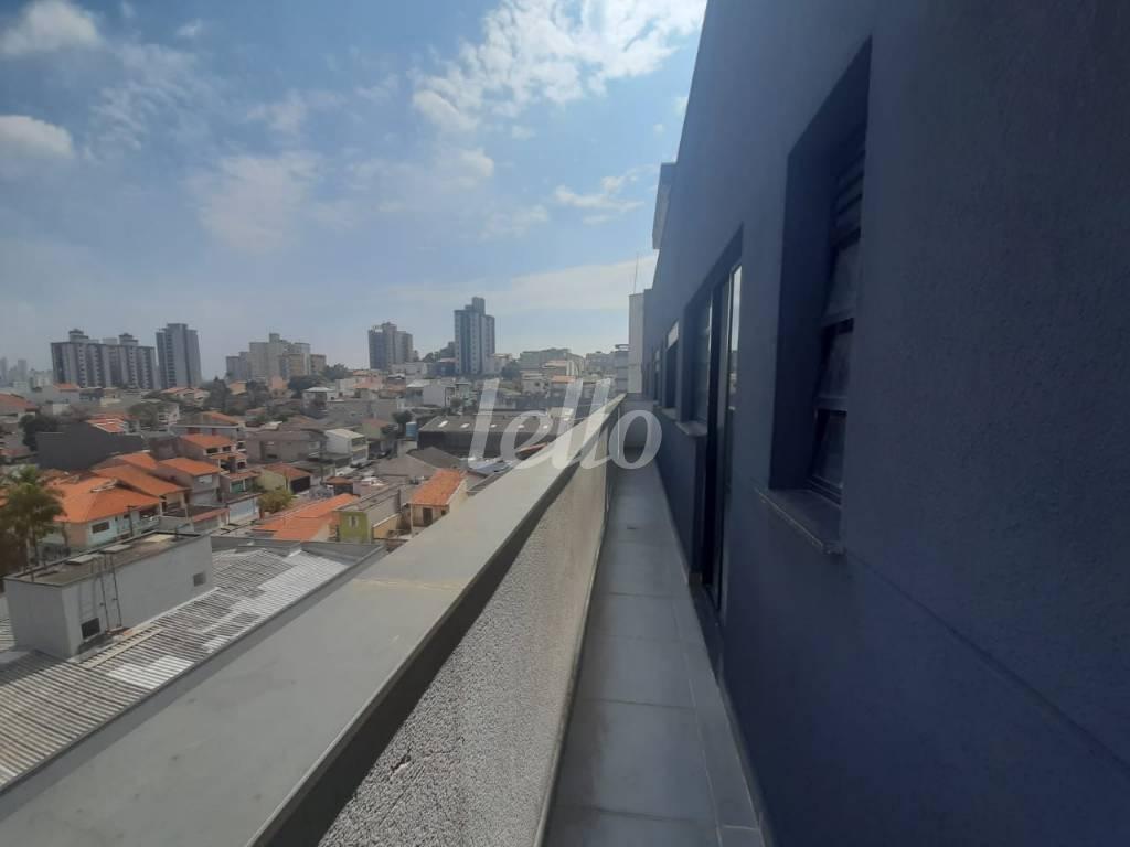 SACADA NA LATERAL de Apartamento à venda, Padrão com 115 m², 2 quartos e 1 vaga em Vila Valparaíso - Santo André
