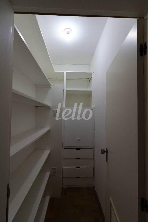 CLOSET DA SUÍTE 3 de Apartamento à venda, Padrão com 292 m², 3 quartos e 2 vagas em Bela Vista - São Paulo