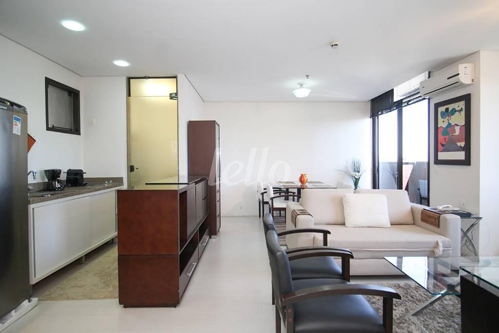 SALA de Apartamento para alugar, Padrão com 74 m², 1 quarto e 2 vagas em Itaim Bibi - São Paulo