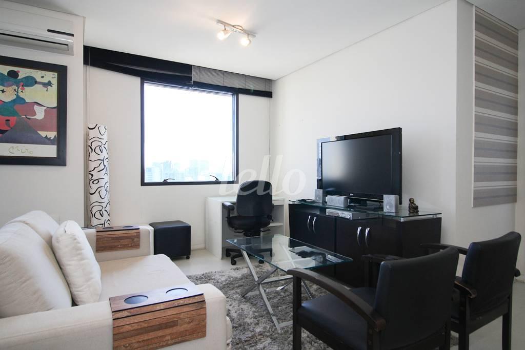 SALA de Apartamento para alugar, Padrão com 74 m², 1 quarto e 2 vagas em Itaim Bibi - São Paulo