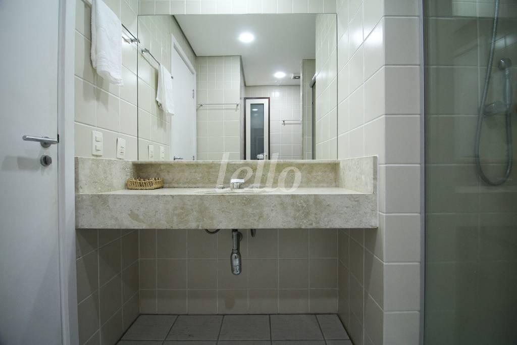 BANHEIRO DA SUÍTE de Apartamento para alugar, Padrão com 74 m², 1 quarto e 2 vagas em Itaim Bibi - São Paulo