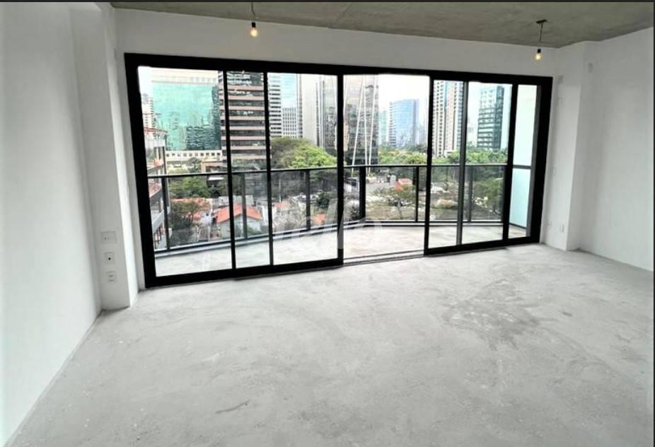 SALA de Apartamento à venda, Padrão com 44 m², 1 quarto e 1 vaga em Vila Olímpia - São Paulo