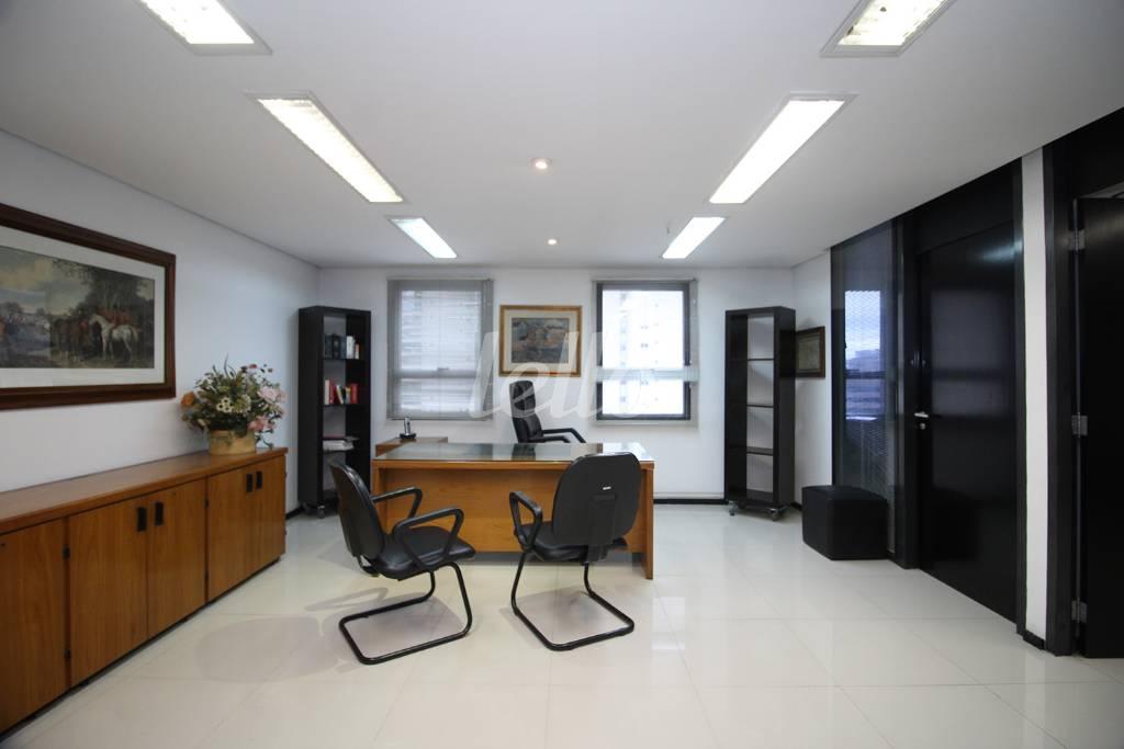 SALA 4 de Sala / Conjunto para alugar, Padrão com 160 m², e 3 vagas em Vila Olímpia - São Paulo