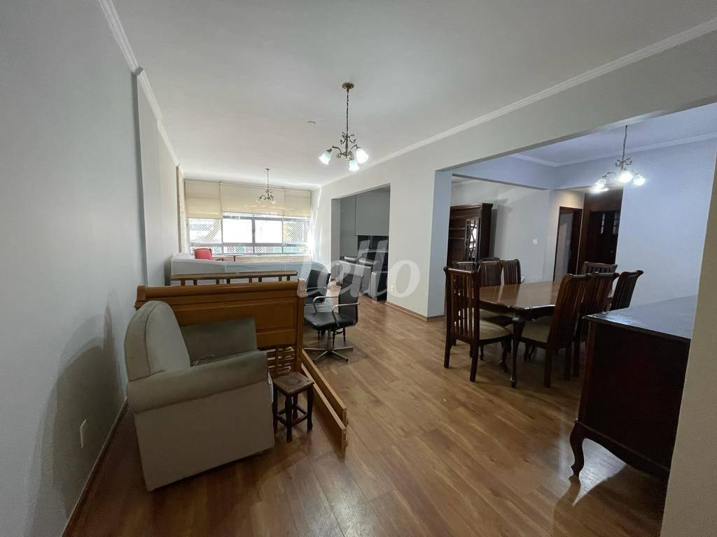 SALA de Apartamento para alugar, Padrão com 165 m², 2 quartos e 1 vaga em Bela Vista - São Paulo