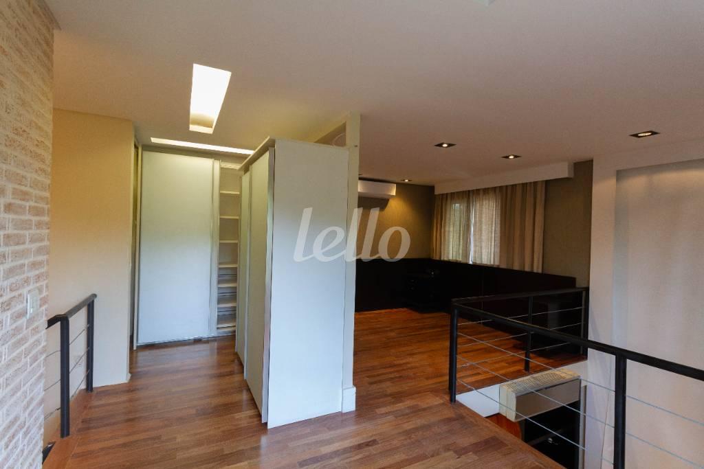 DORMITÓRIO 1 SUÍTE de Apartamento para alugar, Duplex com 90 m², 1 quarto e 2 vagas em Paraíso do Morumbi - São Paulo