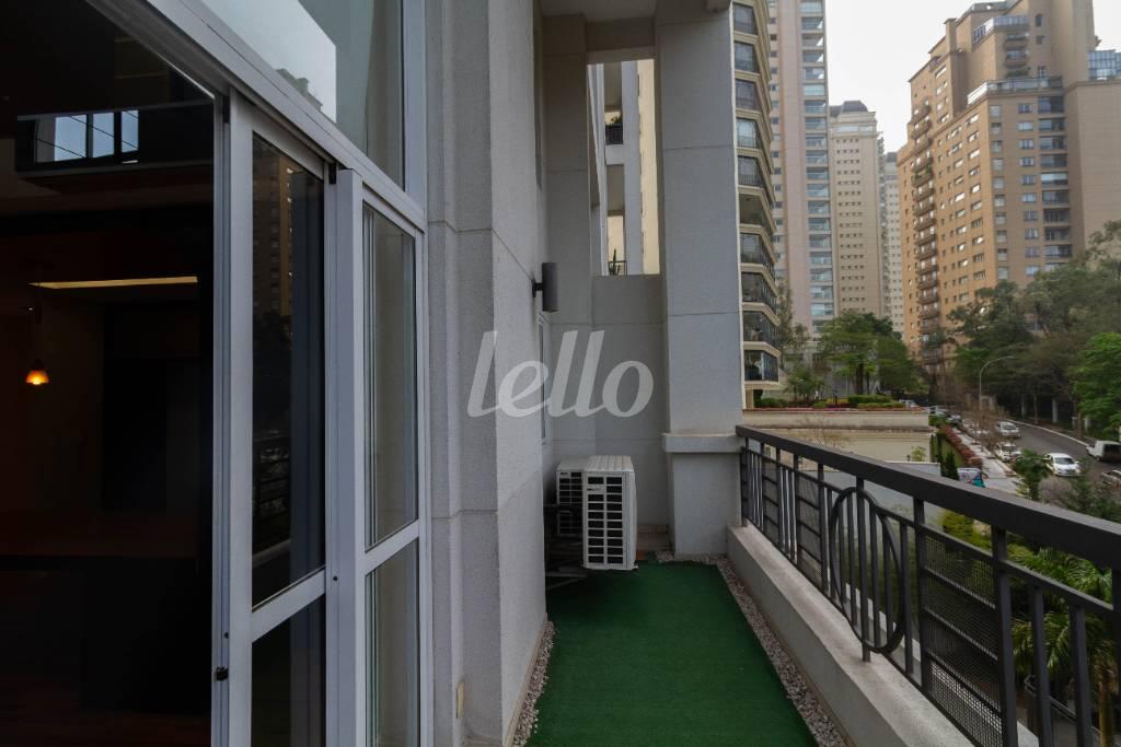 SACADA de Apartamento para alugar, Duplex com 90 m², 1 quarto e 2 vagas em Paraíso do Morumbi - São Paulo