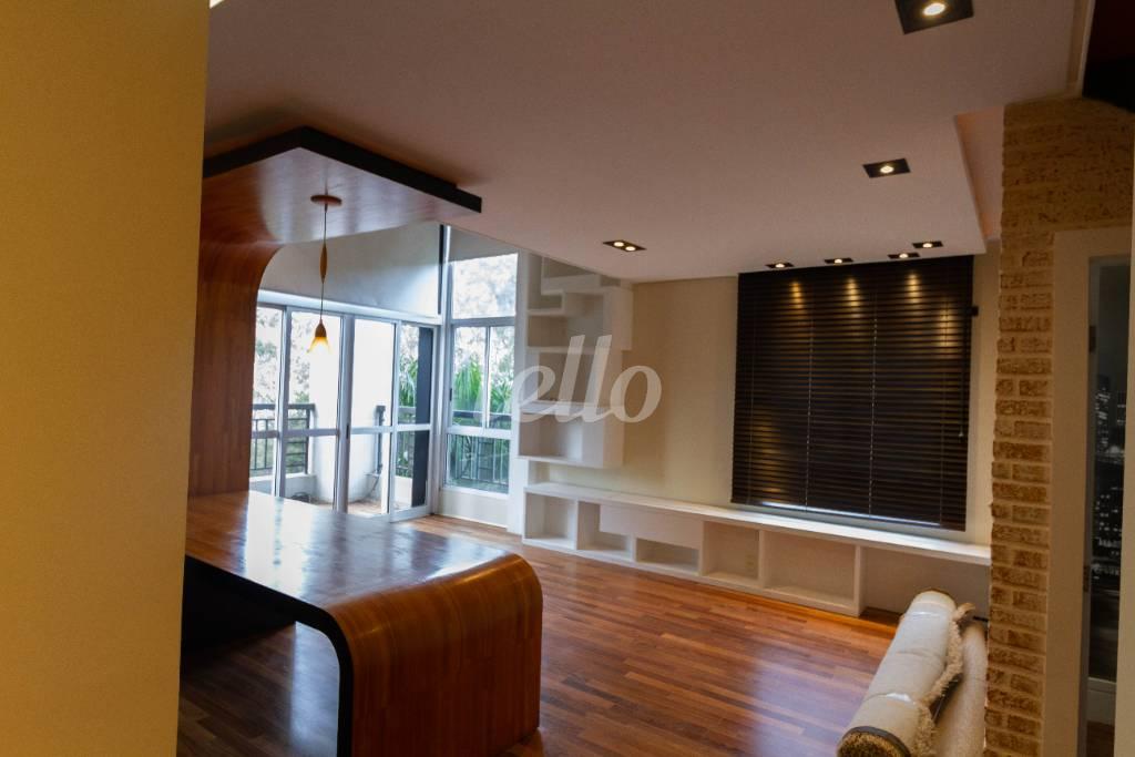 SALA de Apartamento para alugar, Duplex com 90 m², 1 quarto e 2 vagas em Paraíso do Morumbi - São Paulo