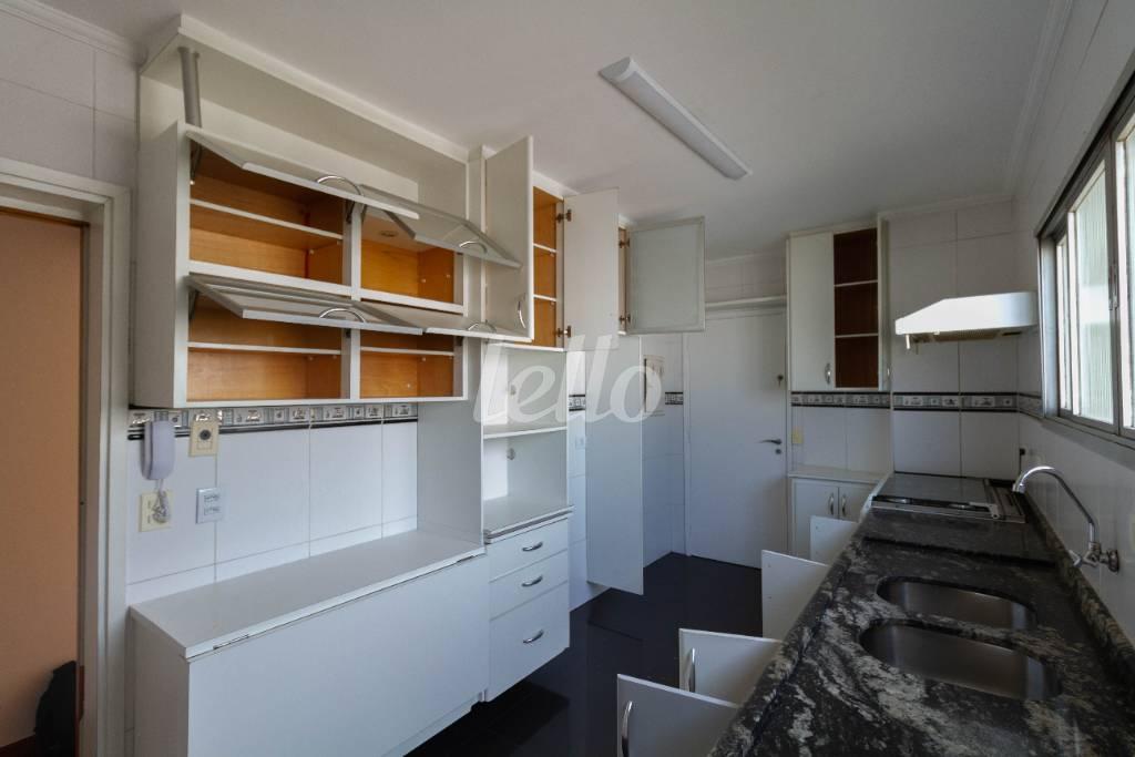 COZINHA de Apartamento para alugar, Padrão com 106 m², 3 quartos e 2 vagas em Vila Suzana - São Paulo