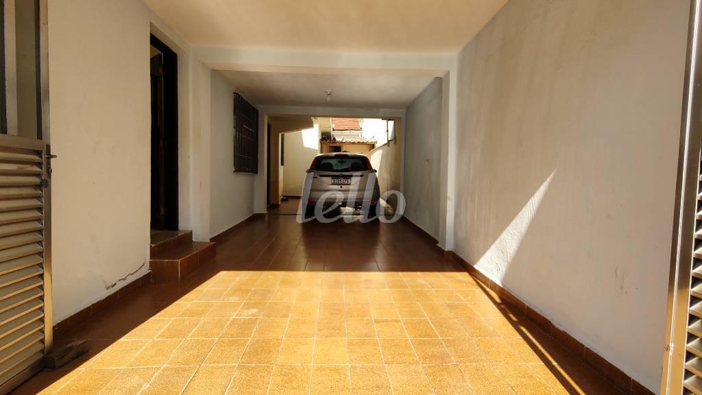 GARAGEM PARA 3 CARROS de Casa à venda, térrea com 210 m², 3 quartos e 3 vagas em Vila Lúcia - São Paulo