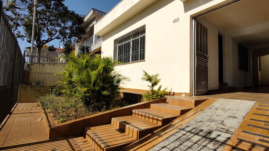 FACHADA de Casa à venda, térrea com 210 m², 3 quartos e 3 vagas em Vila Lúcia - São Paulo