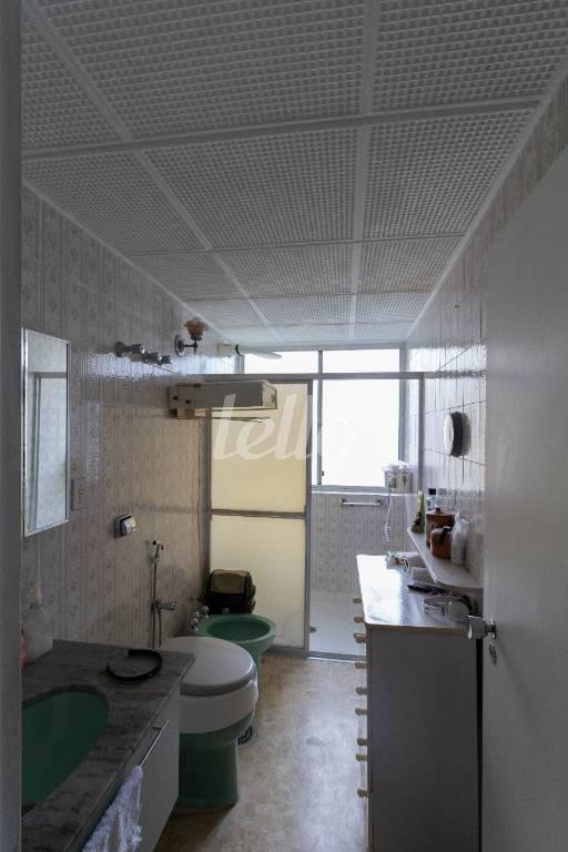 BANHEIRO DA SUÍTE de Apartamento para alugar, Padrão com 138 m², 3 quartos e 1 vaga em Itaim Bibi - São Paulo