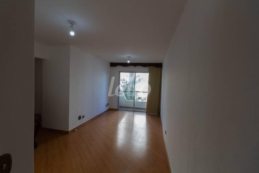 SALA de Apartamento à venda, Padrão com 75 m², 2 quartos e 1 vaga em Vila Clementino - São Paulo