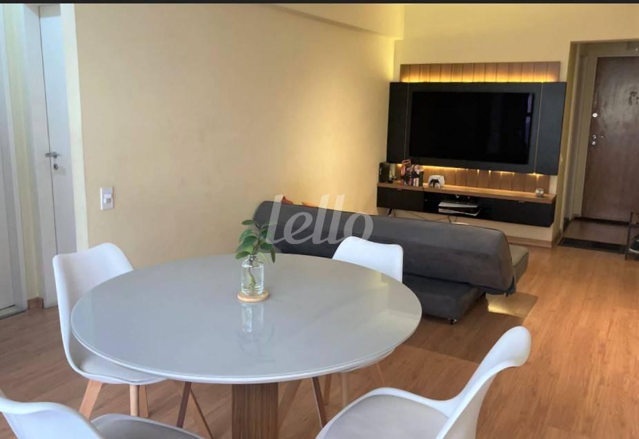 SALA de Apartamento à venda, Padrão com 66 m², 2 quartos e 1 vaga em Vila Olímpia - São Paulo