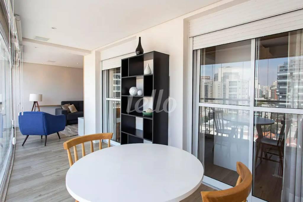 VARANDA de Apartamento para alugar, Padrão com 81 m², 1 quarto e 2 vagas em Itaim Bibi - São Paulo