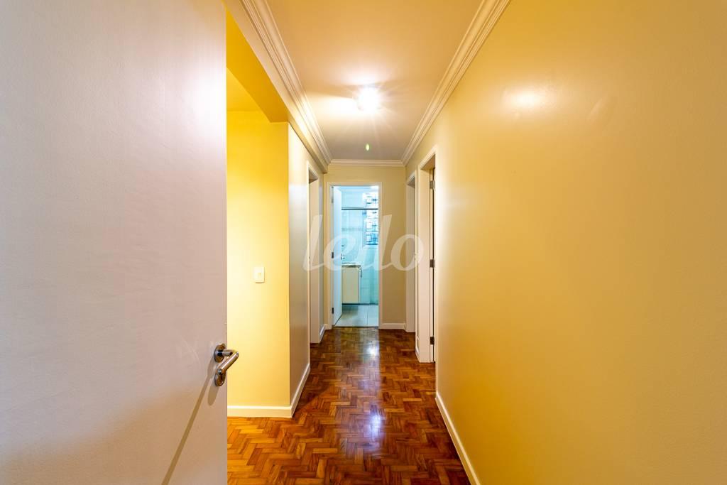 CORREDOR de Apartamento para alugar, Padrão com 184 m², 3 quartos e 1 vaga em Jardim Paulista - São Paulo