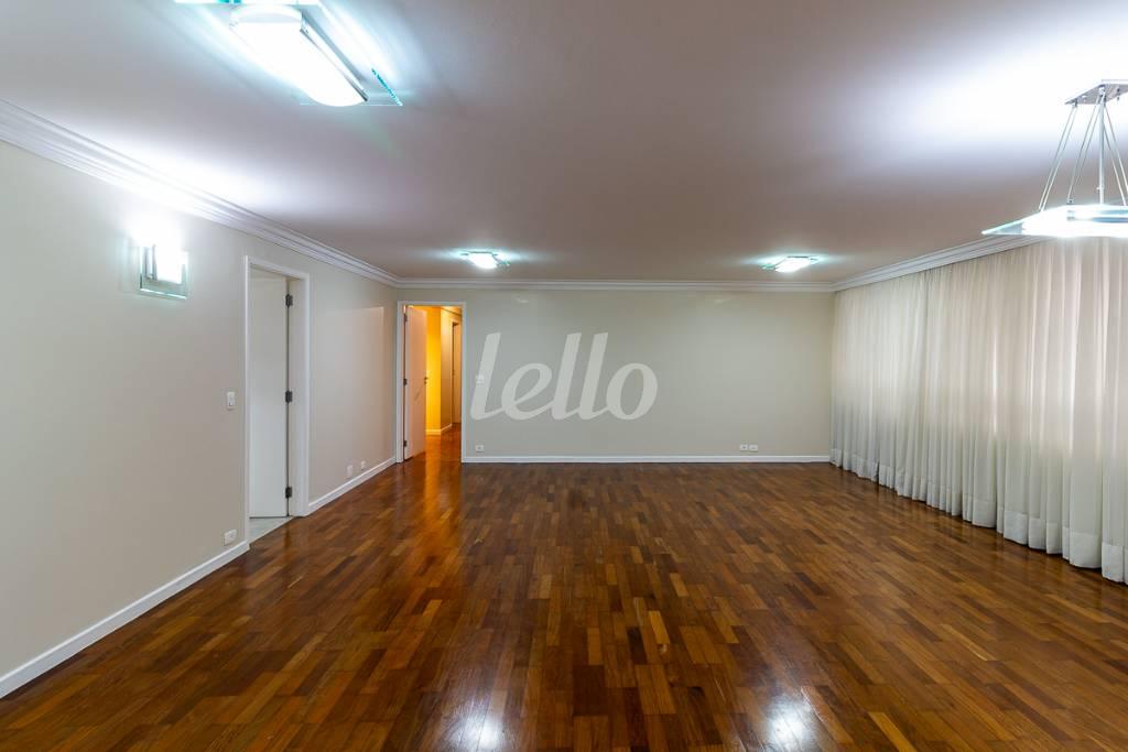 SALA 1 de Apartamento para alugar, Padrão com 184 m², 3 quartos e 1 vaga em Jardim Paulista - São Paulo